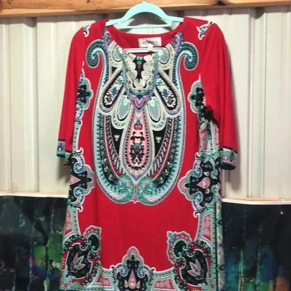 Studio I plus size 16 dress red with multi colored design - Picture 2 of 9